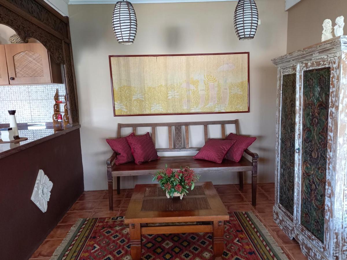 Luxury Suites Vila Indonesia กาโรปาบา ภายนอก รูปภาพ
