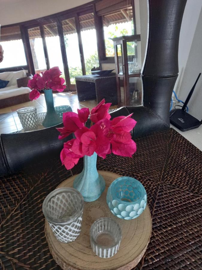 Luxury Suites Vila Indonesia กาโรปาบา ภายนอก รูปภาพ