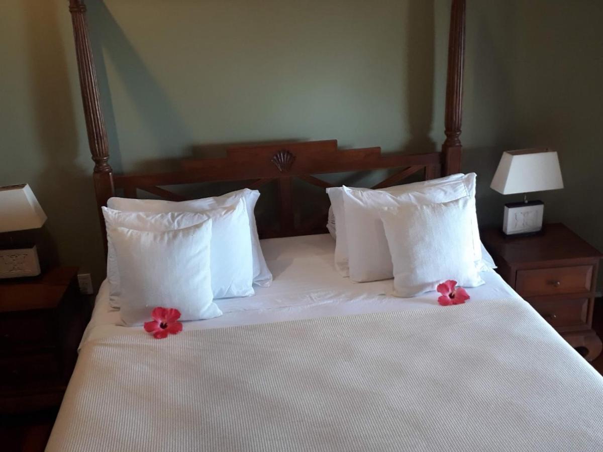 Luxury Suites Vila Indonesia กาโรปาบา ภายนอก รูปภาพ