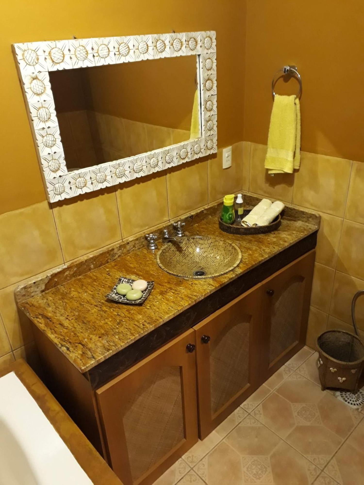 Luxury Suites Vila Indonesia กาโรปาบา ภายนอก รูปภาพ