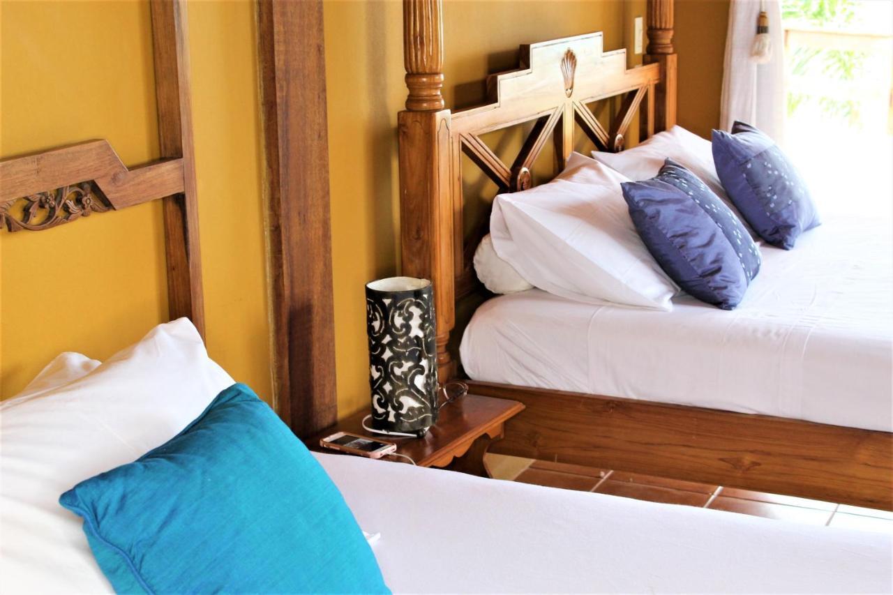 Luxury Suites Vila Indonesia กาโรปาบา ภายนอก รูปภาพ