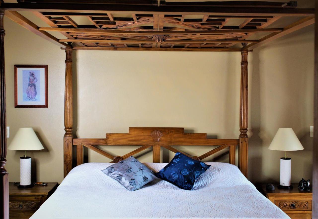 Luxury Suites Vila Indonesia กาโรปาบา ภายนอก รูปภาพ